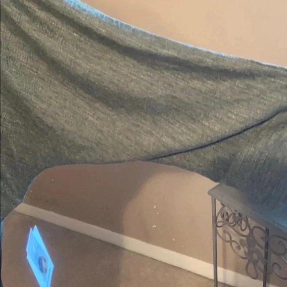 🌹Super cute plus size top🌹
BIN #5 - Picture 3 of 7